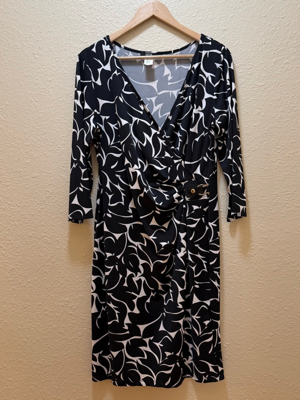 MSK Bold Black & White Geo Floral Faux Wrap V-Neck Stretch Knit Form-Fit Dress L